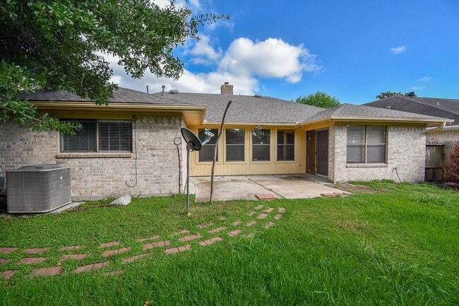 Building Photo - 14418 Royal Hill Dr