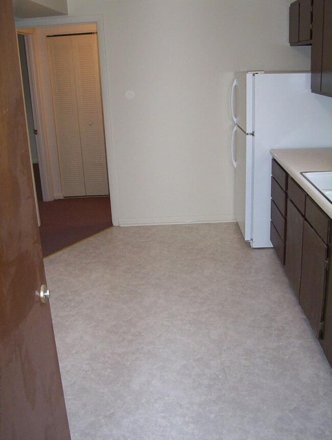 Building Photo - 3 bedroom in Madisonville KY 42431