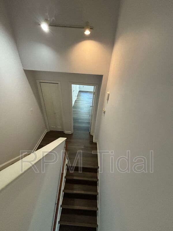 Building Photo - 610 Guy Ln