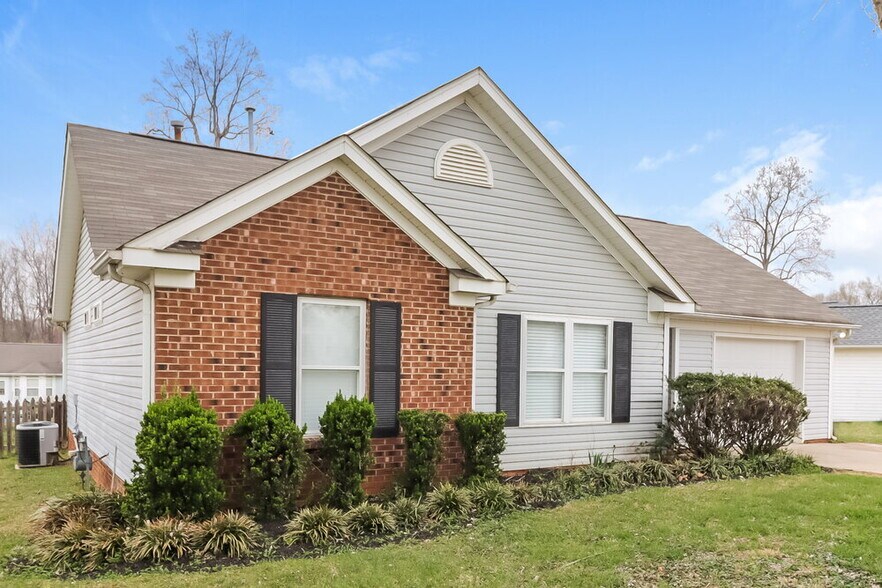 Building Photo - 6705 Rain Creek Way