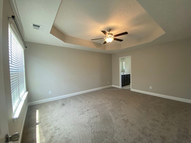 Building Photo - 1008 Berra Dr