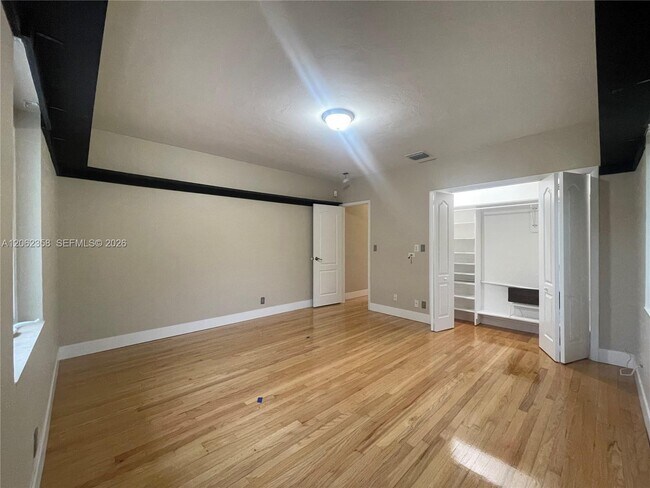 Building Photo - 383 SW 25th Rd