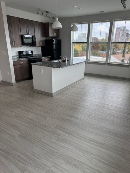 Primary Photo - 2317 Huntington Ave