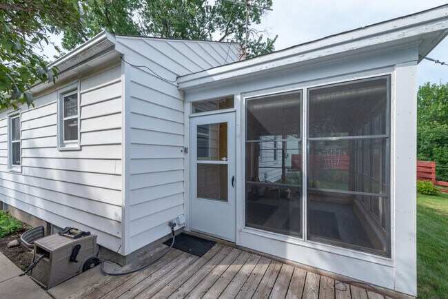 Building Photo - 6825 Xerxes Ave S