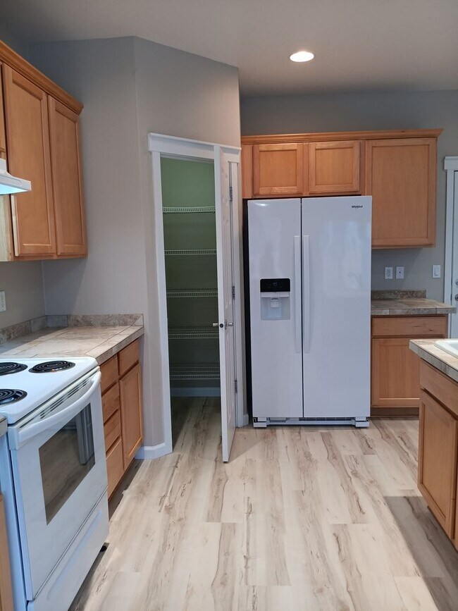 Building Photo - Beautiful Recently Remodeled Propety Ready For You to Enjoy!