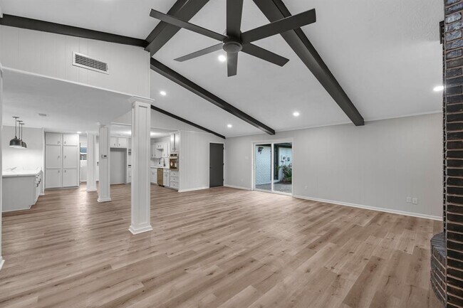 Building Photo - 213 Westview Dr