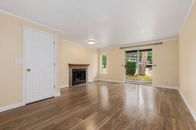 Building Photo - End-Unit Townhome in the Heart of Downtown Issaquah