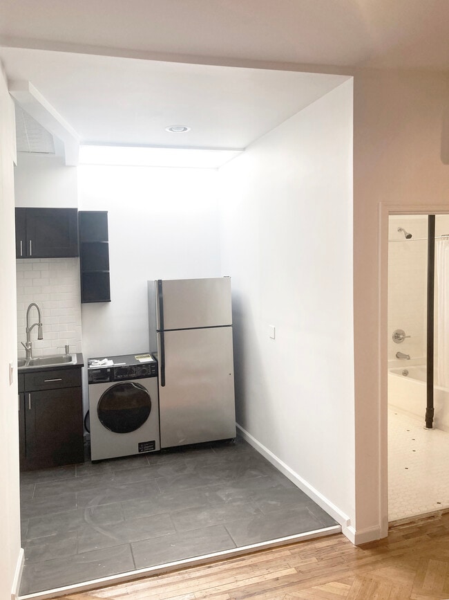 Building Photo - 2119 Regent Pl
