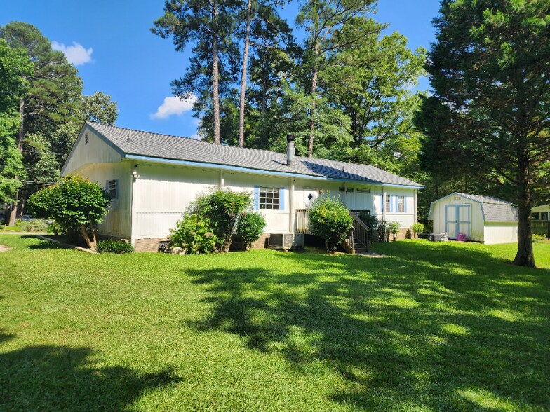 Building Photo - 104 Royalty Ct