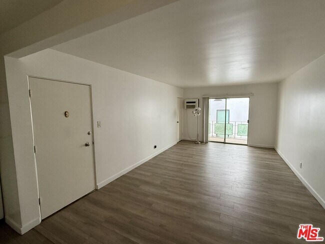 Building Photo - 1333 N Fuller Ave