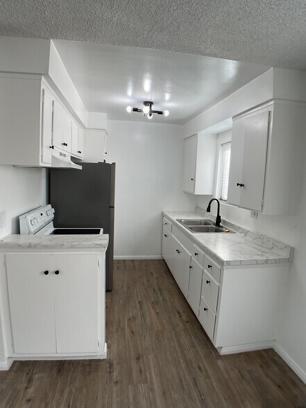 kitchen - 6561 Fulton Ave