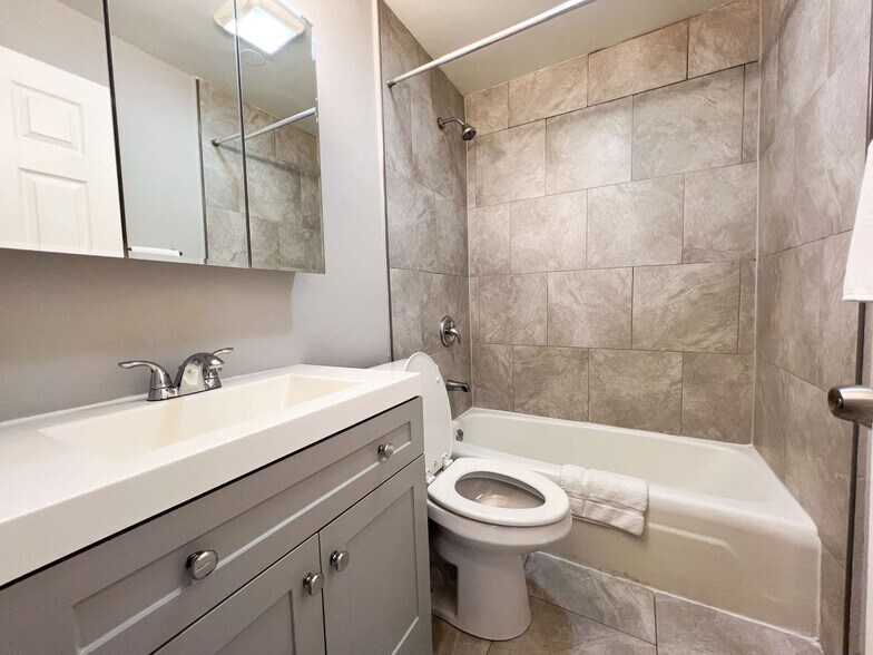 Building Photo - 3161 N Cambridge Ave