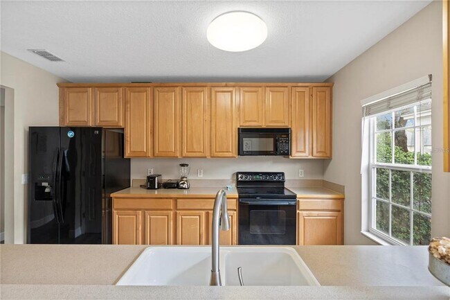 Building Photo - 932 Pawstand Rd