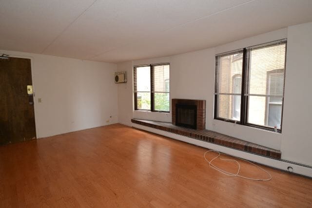 Building Photo - 622 W Wellington Ave