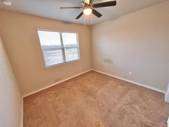 Building Photo - 5717 Lehman Way