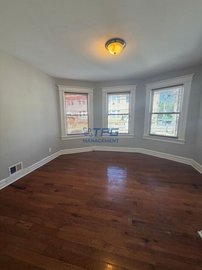 Building Photo - 76 Halstead St