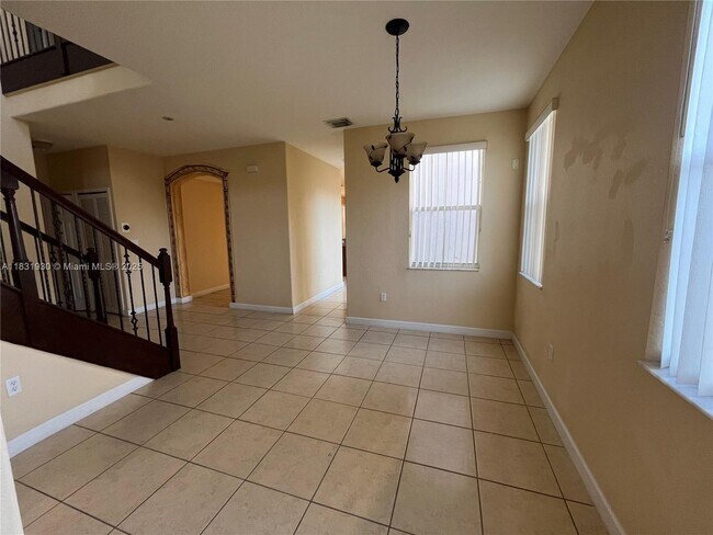 Building Photo - 9140 SW 153rd Ave