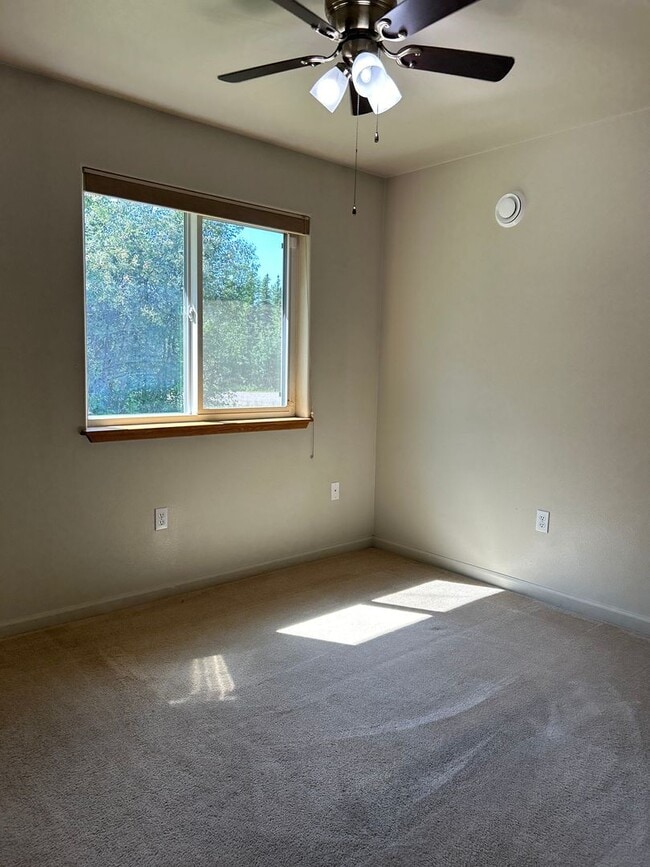 Building Photo - Century 21 Gold Rush - 3 bed, 2 bath (North Pole)