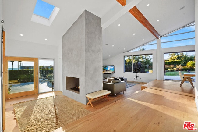 Building Photo - 30479 Morning View Dr