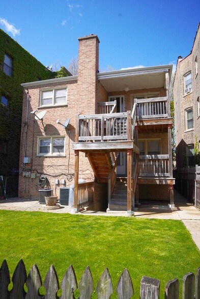 Building Photo - 2309 W Arthur Ave