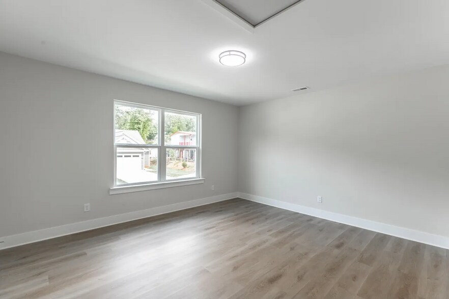 Building Photo - 4696 Heiskell Dr