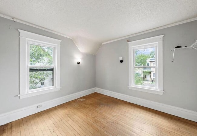 Building Photo - 311 E 31st St