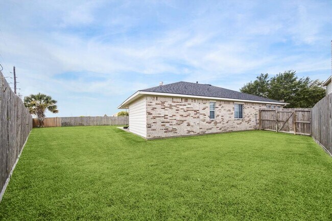 Building Photo - 7002 Bossut Dr