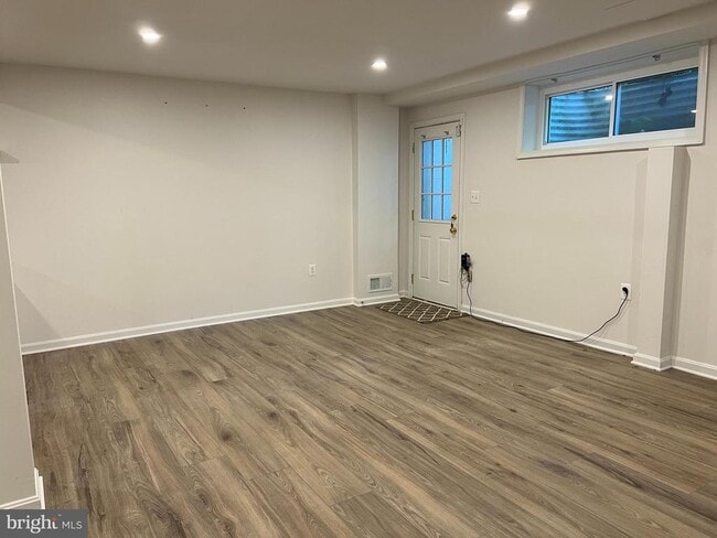 Building Photo - 6683 McLean Dr