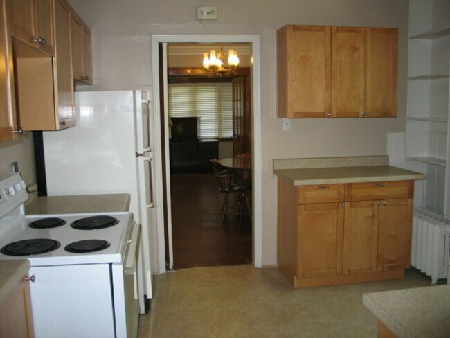 Building Photo - 631 E 400 N