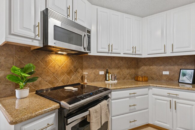 Building Photo - 1860 Ala Moana Blvd