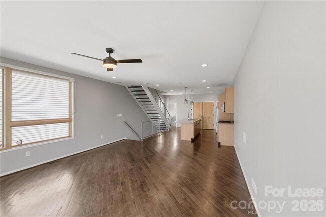 Building Photo - 919 Westbrook Dr