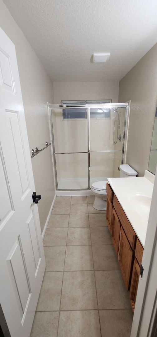 Building Photo - Spacious 4-Bedroom, 3-Bath Home for Rent in Elk Grove!