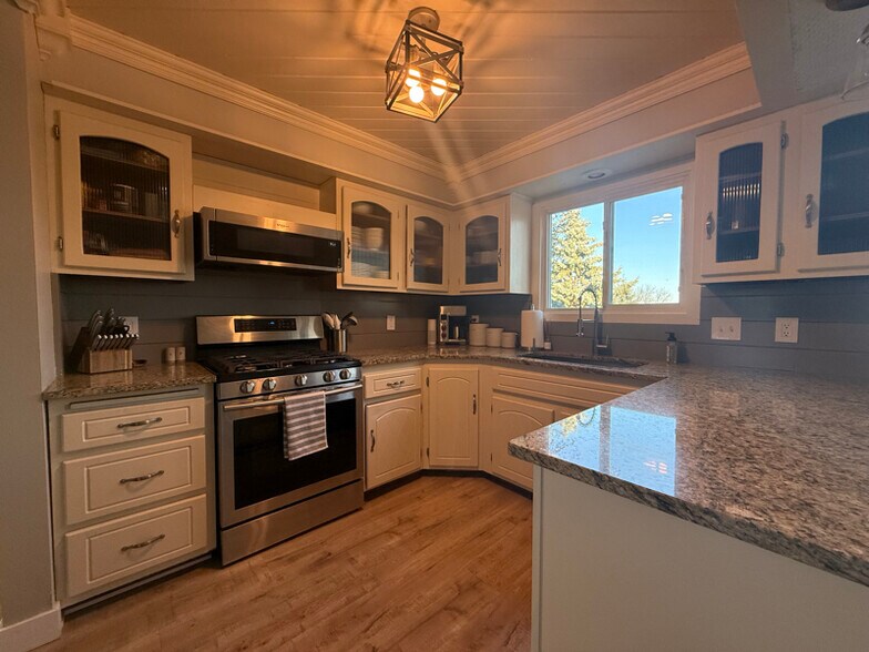 Building Photo - 2305 S 165th St