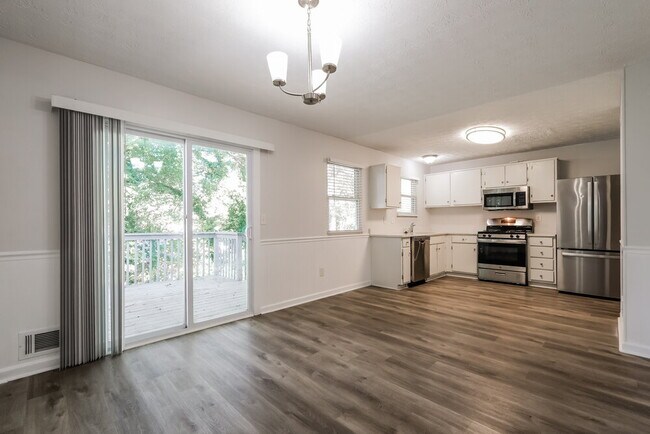 Building Photo - 895 Highland Terrace NE