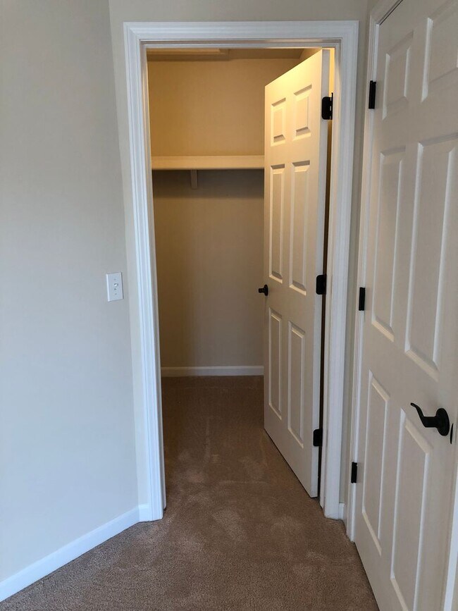 Building Photo - 8253 Promenade Cir