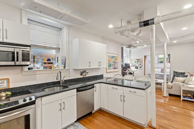 Building Photo - 130 Longwood Ave