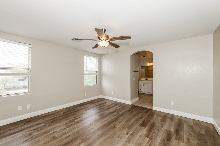 Building Photo - 869 Shining Rose Pl