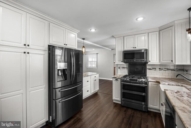 Building Photo - 2211 New Albany Rd