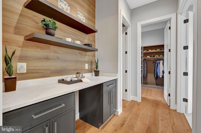 Building Photo - 1100 Balls Hill Rd