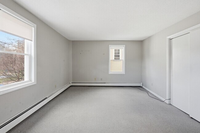 Building Photo - 146 Hecla St