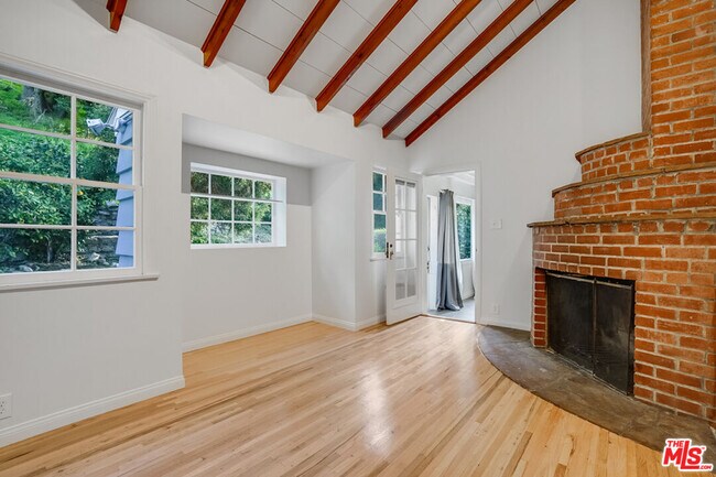 Building Photo - 3246 Benda St