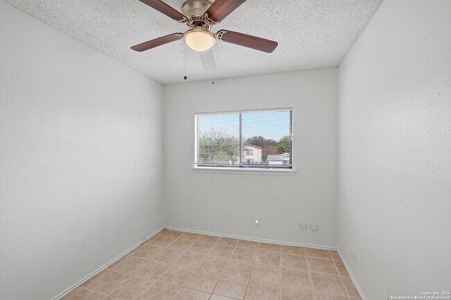 Building Photo - 10203 Raven Field Dr