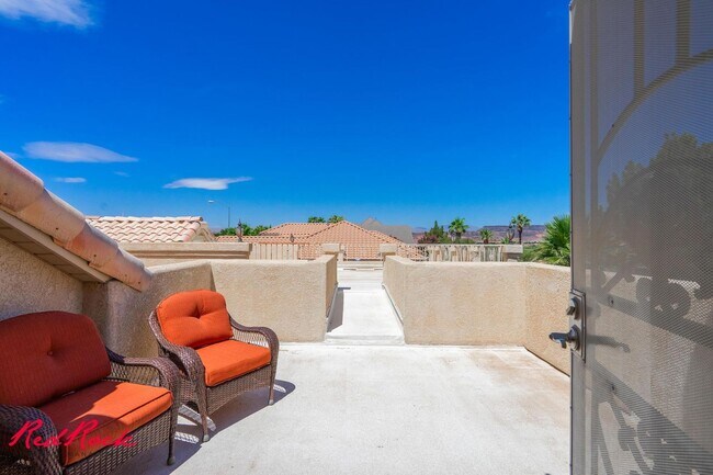 Building Photo - Spacious 6 Bedroom Home with a Balcony!