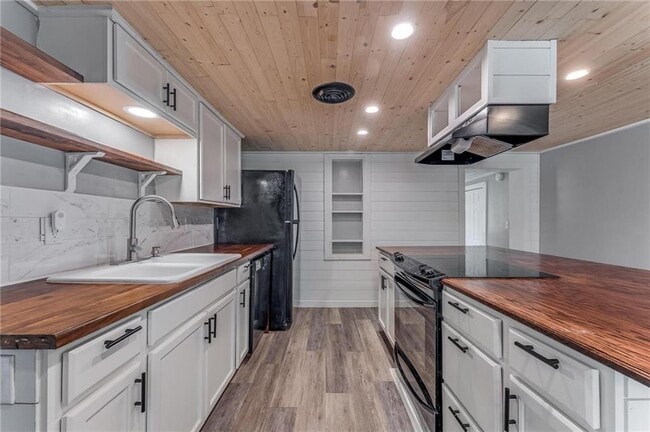 Building Photo - 301 Melton Dr