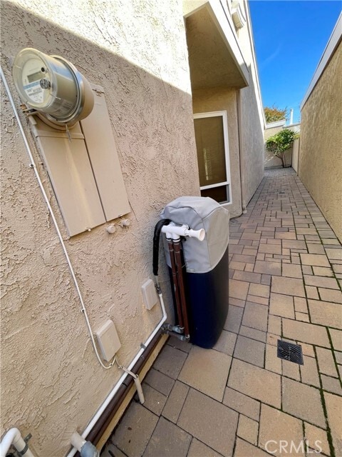 Building Photo - 28082 Palmetto Ct