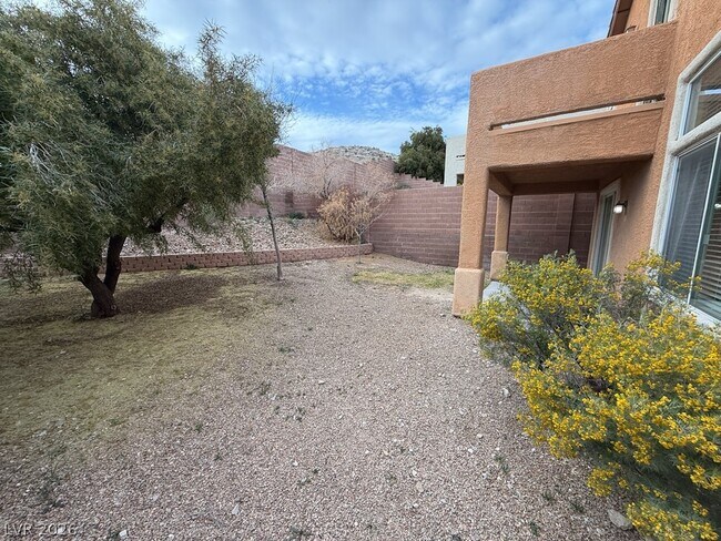 Building Photo - 11255 Dahlia Grove St