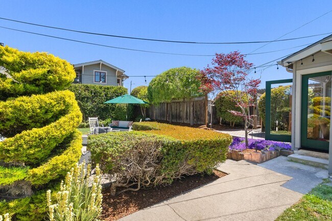 Building Photo - Oceanfront Paradise - 1BR/1BA w/ Additional Sleeping areas  Monthly Rental in Santa Cruz!  Fully ...