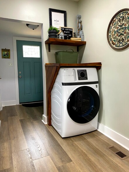 Building Photo - 809 W 40th St