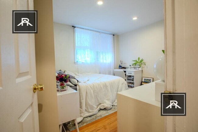 Building Photo - 4 bedroom in Brookline MA 02446