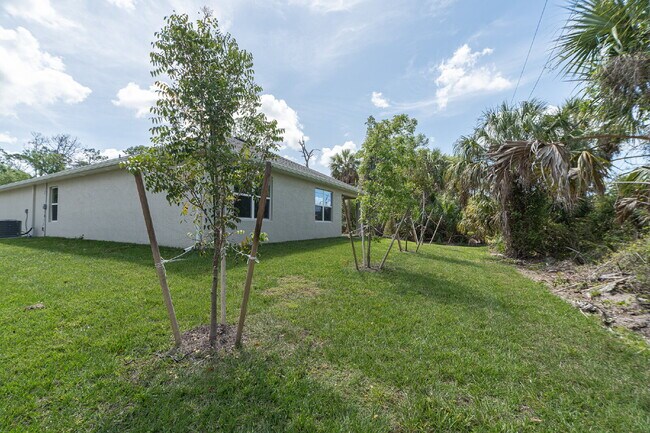 Building Photo - Spacious 4-Bedroom Retreat with 2 Full Baths in Punta Gorda – Your Dream Home Awaits!